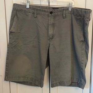 Gap gray khaki men’s shorts- size 40